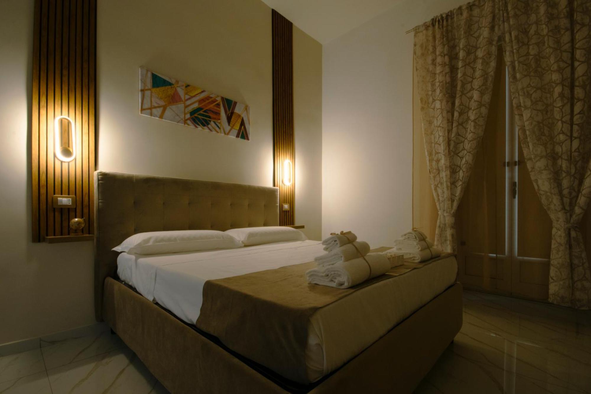 La Reggia Della Duchesca Hotel Naples Exterior photo
